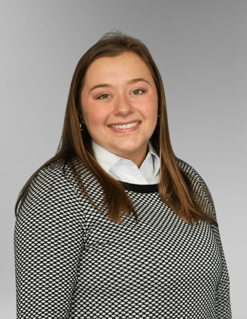 headshot of ariana